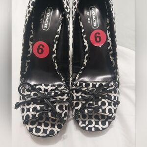 Coach Black And Cream Signature Logo Peep- Toe Heels Size 6 New Never Use